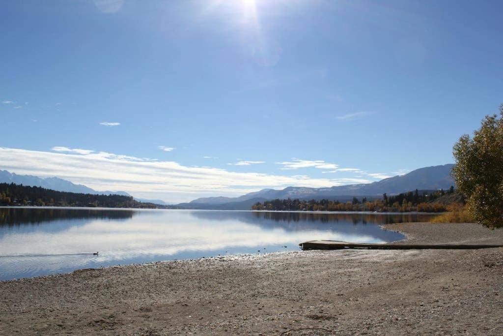 Rustic Modern 2 Bed 2 Bath With Lakeview Pool And Hot Tub Invermere Exterior foto